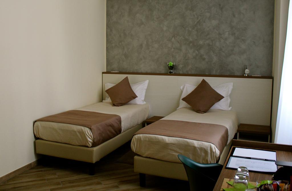 Bhl Boutique Rooms لينيانو الغرفة الصورة