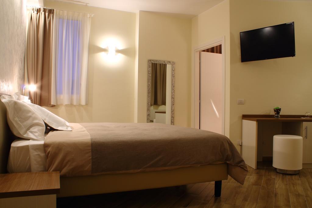 Bhl Boutique Rooms لينيانو الغرفة الصورة